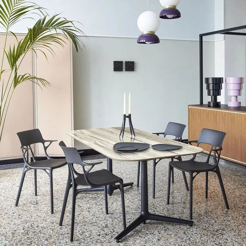 Chaise avec accoudoirs noire A.I - Kartell