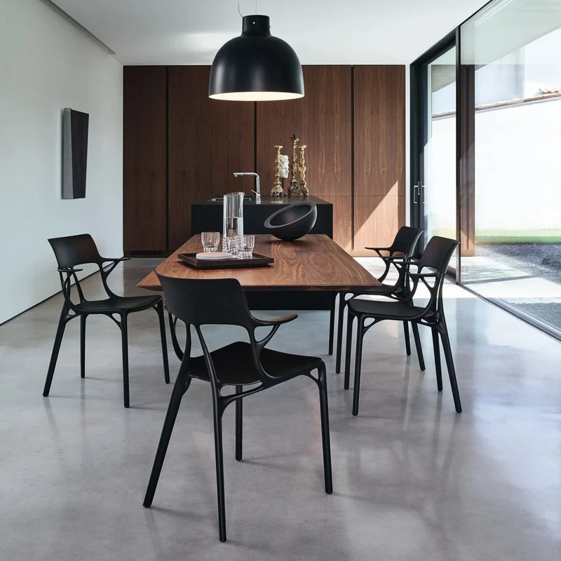 Chaise avec accoudoirs noire A.I - Kartell
