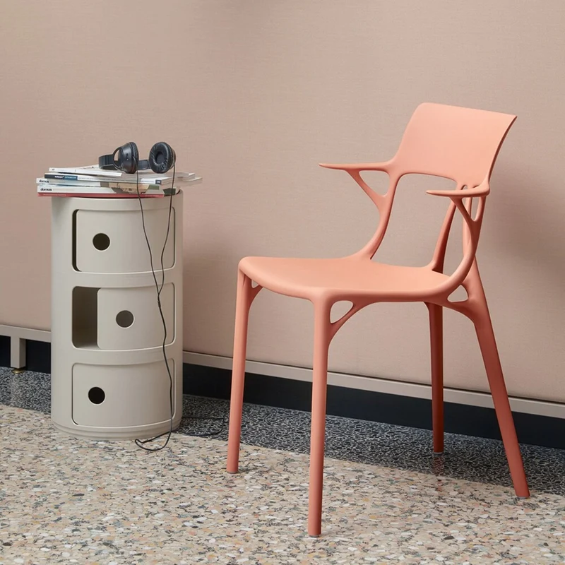 Chaise avec accoudoirs noire A.I - Kartell