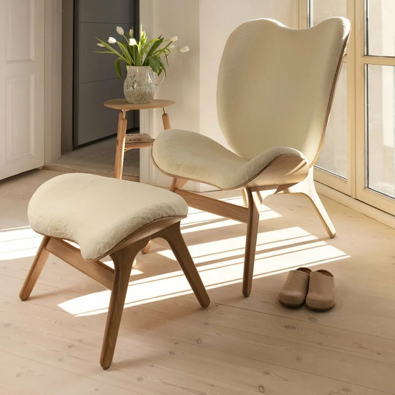 Grand fauteuil blanc en chêne noir A Conversation Piece - UMAGE