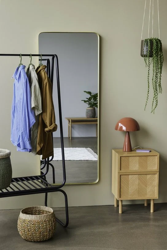Petite commode en chêne naturel et aux motifs chevron - Hübsch