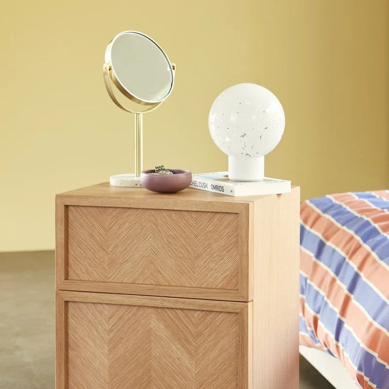 Petite commode en chêne naturel et aux motifs chevron - Hübsch