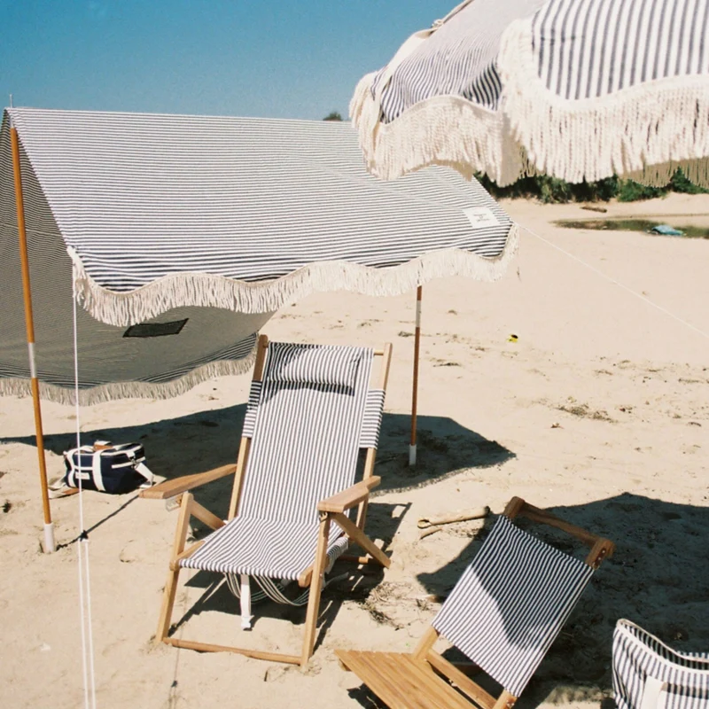 Chaise d'extérieur à rayures bleues et blanches Tommy - Business & Pleasure
