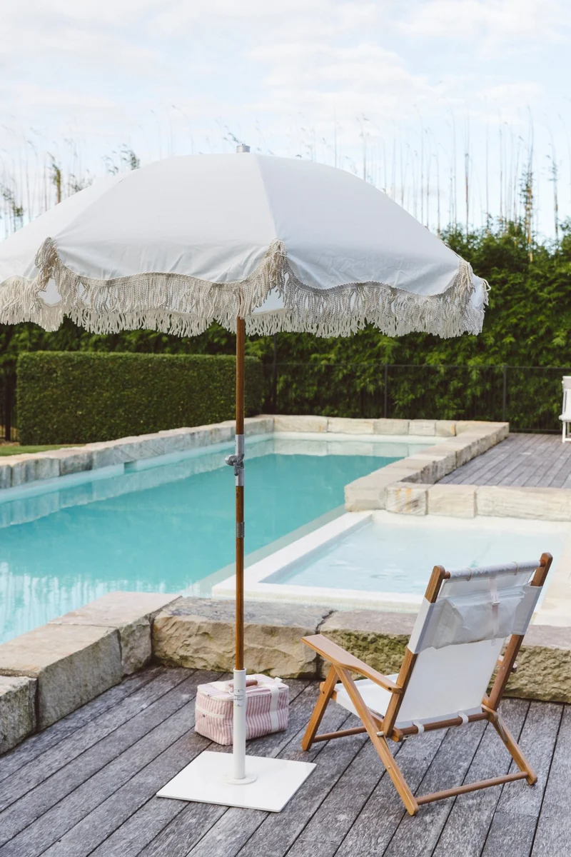 Chaise de plage pliante en tissu blanc Antique The Tommy Chair - Business & Pleasure