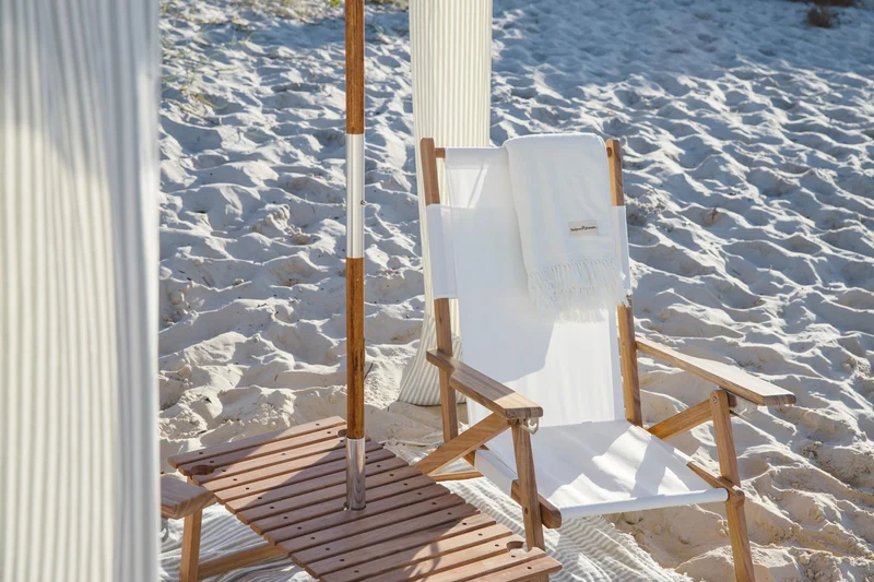 Chaise de plage pliante en tissu blanc Antique The Tommy Chair - Business & Pleasure