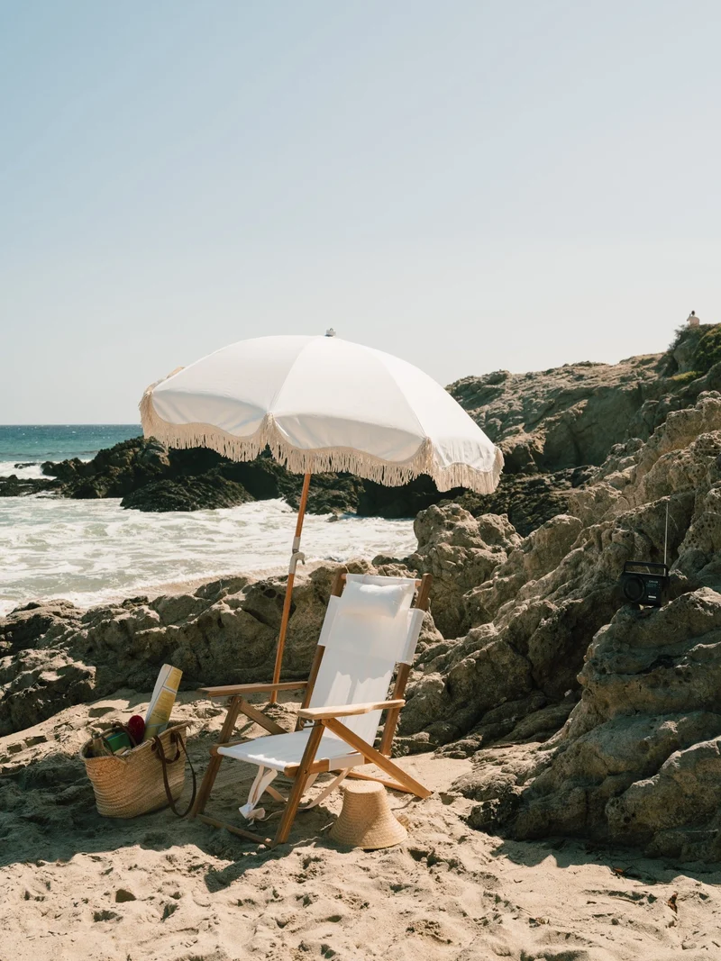 Chaise de plage pliante en tissu blanc Antique The Tommy Chair - Business & Pleasure