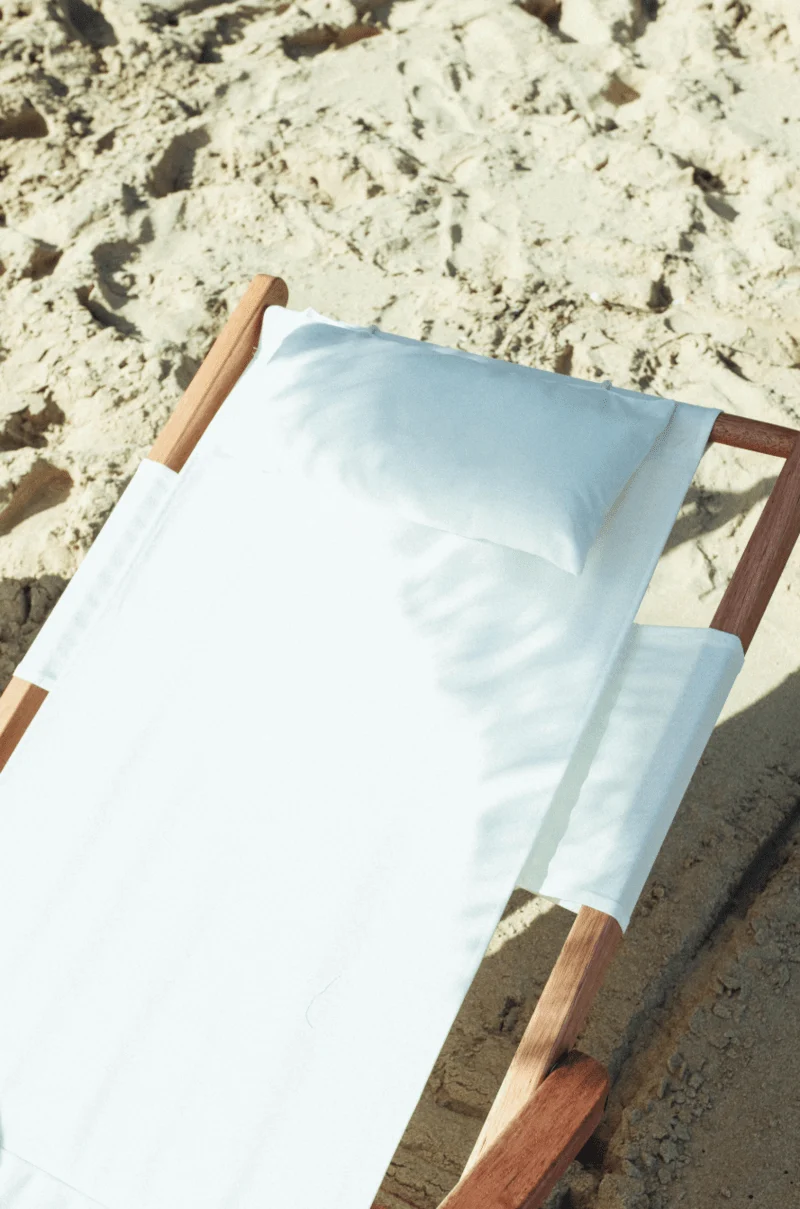 Chaise de plage pliante en tissu blanc Antique The Tommy Chair - Business & Pleasure