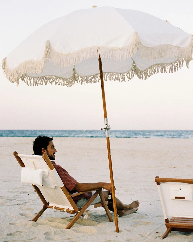 Chaise de plage pliante en tissu blanc Antique The Tommy Chair - Business & Pleasure