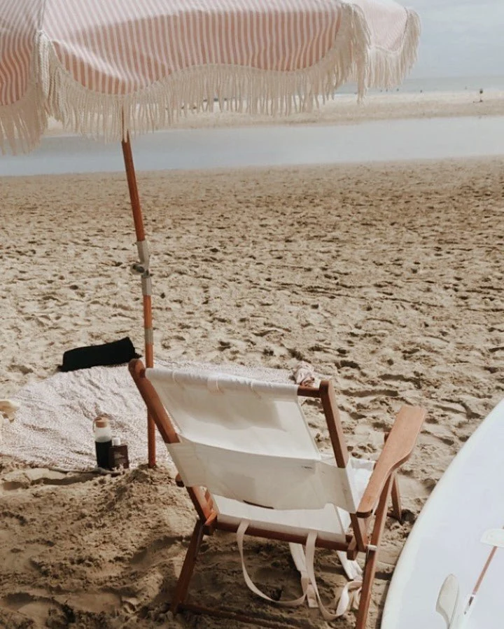 Chaise de plage pliante en tissu blanc Antique The Tommy Chair - Business & Pleasure