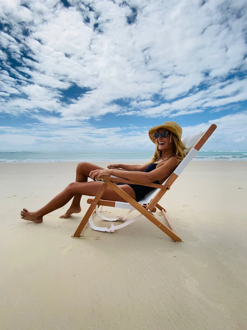 Chaise de plage pliante en tissu blanc Antique The Tommy Chair - Business & Pleasure