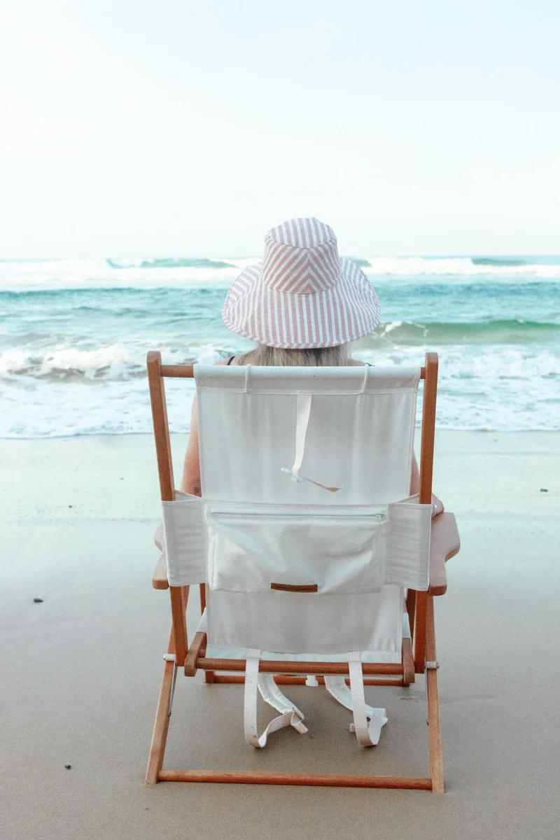Chaise de plage pliante en tissu blanc Antique The Tommy Chair - Business & Pleasure