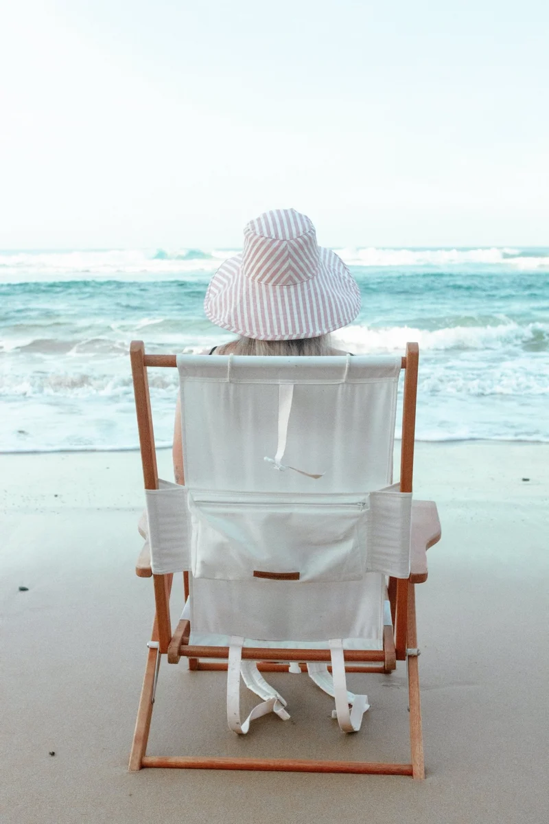 Chaise de plage pliante en tissu blanc Antique The Tommy Chair - Business & Pleasure