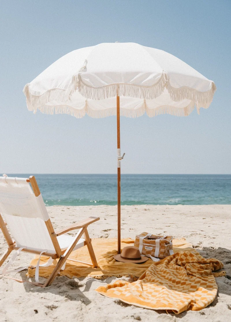 Chaise de plage pliante en tissu blanc Antique The Tommy Chair - Business & Pleasure