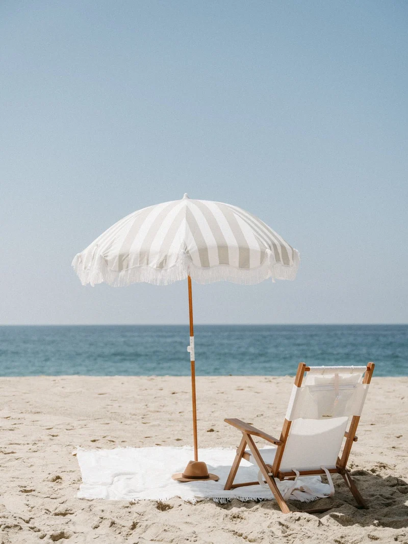 Chaise de plage pliante en tissu blanc Antique The Tommy Chair - Business & Pleasure
