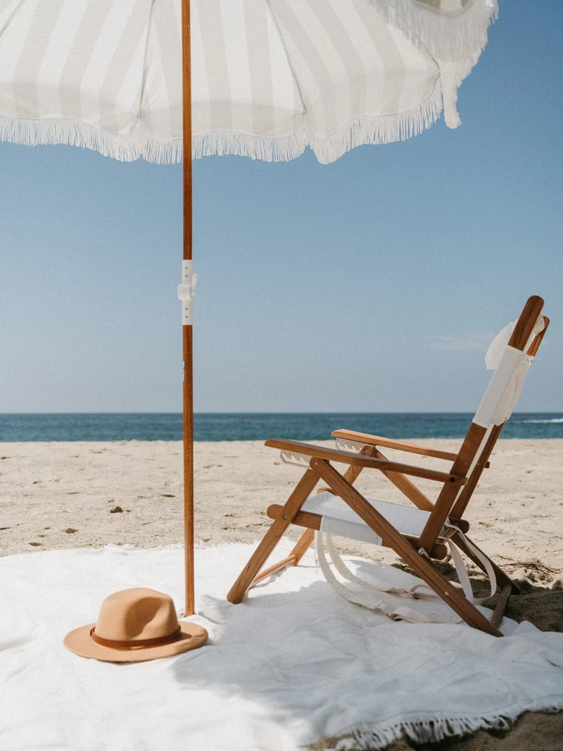 Chaise de plage pliante en tissu blanc Antique The Tommy Chair - Business & Pleasure