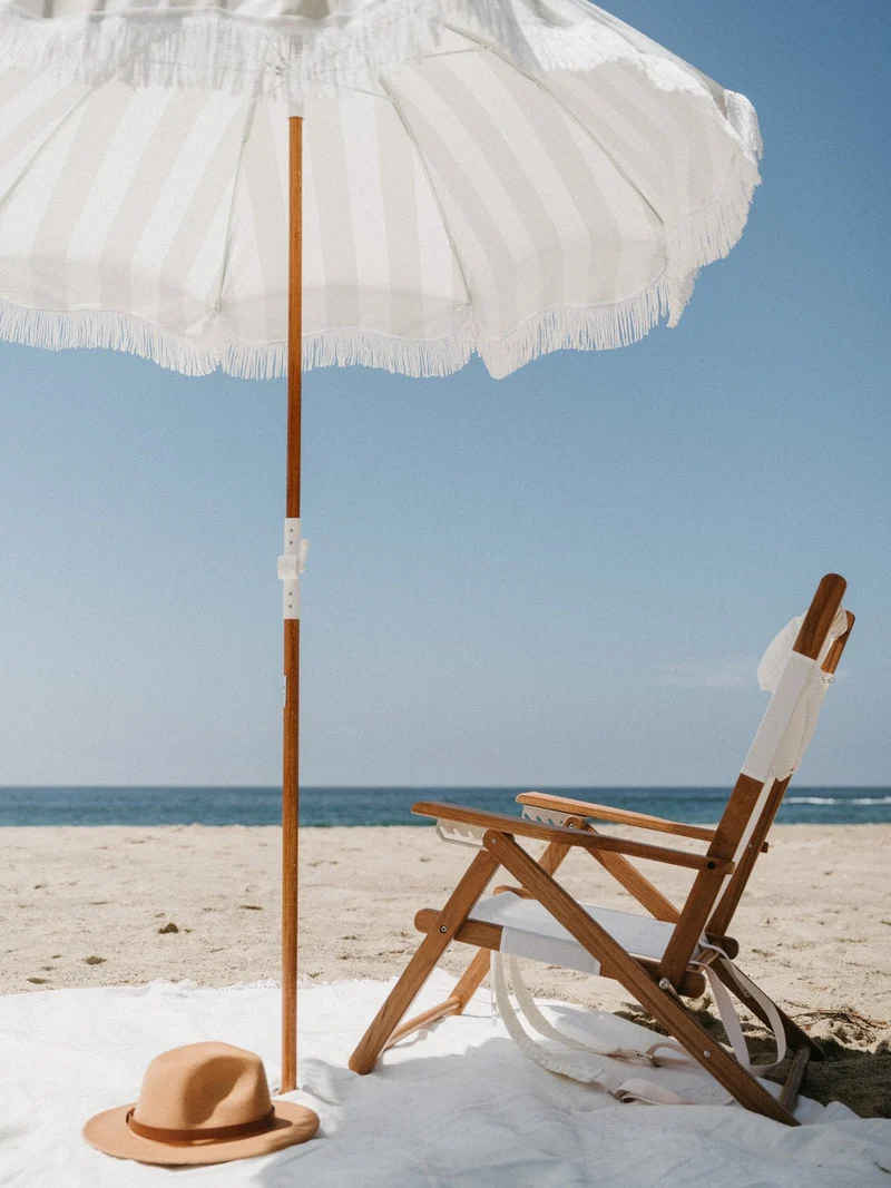 Chaise de plage pliante en tissu blanc Antique The Tommy Chair - Business & Pleasure