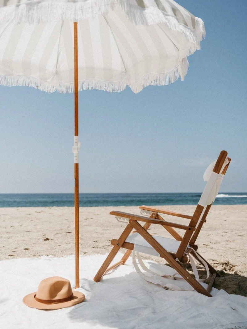 Chaise de plage pliante en tissu blanc Antique The Tommy Chair - Business & Pleasure