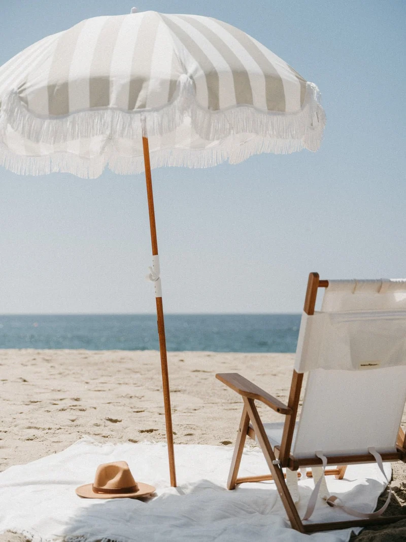 Chaise de plage pliante en tissu blanc Antique The Tommy Chair - Business & Pleasure