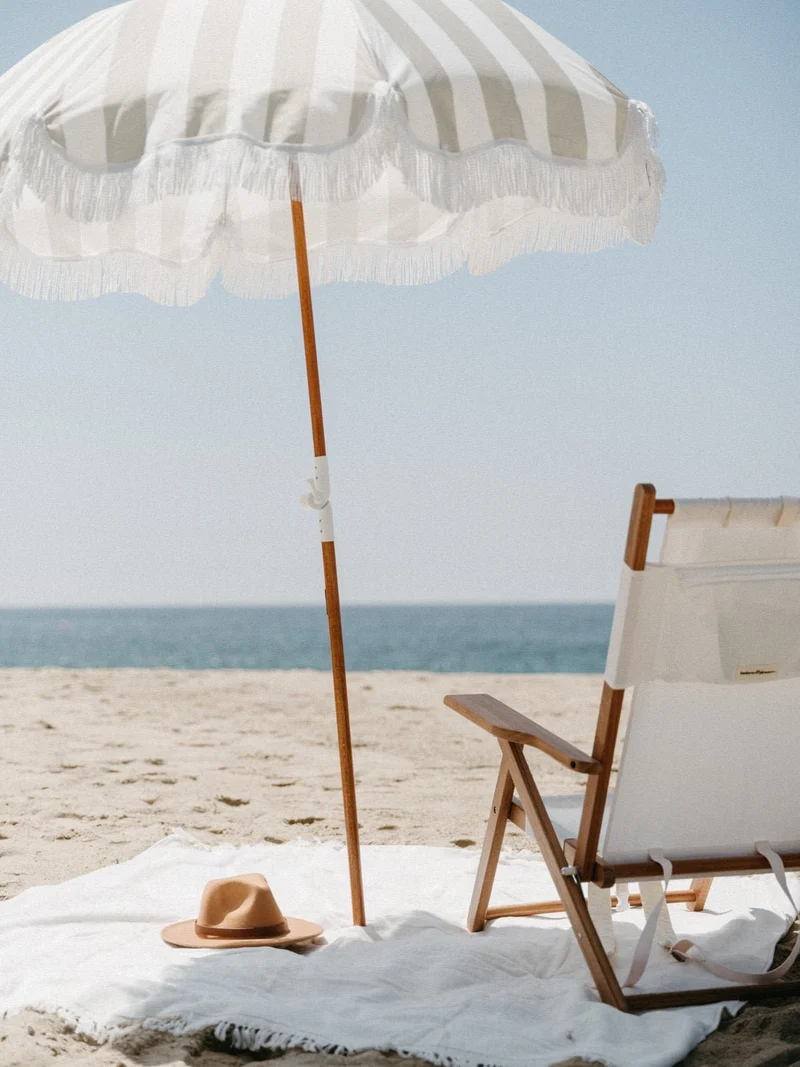 Chaise de plage pliante en tissu blanc Antique The Tommy Chair - Business & Pleasure