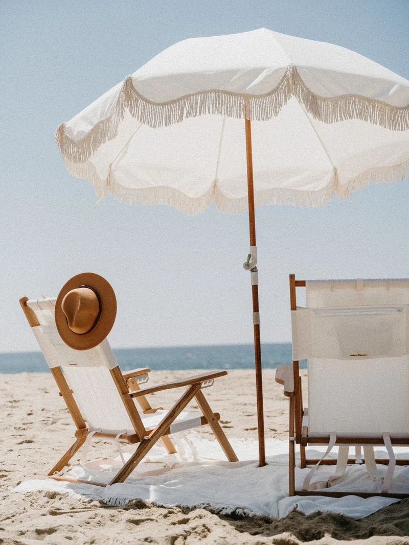 Chaise de plage pliante en tissu blanc Antique The Tommy Chair - Business & Pleasure