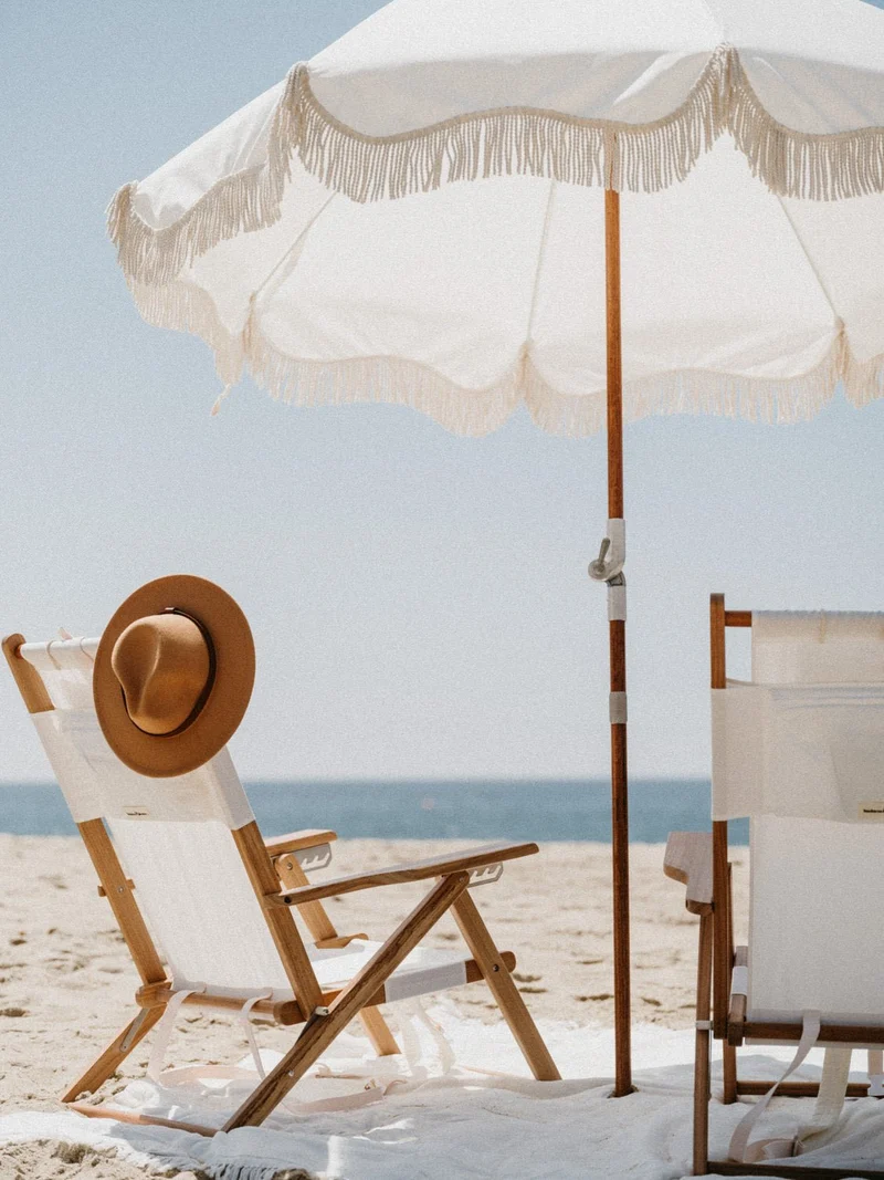 Chaise de plage pliante en tissu blanc Antique The Tommy Chair - Business & Pleasure