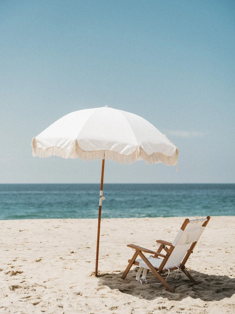 Chaise de plage pliante en tissu blanc Antique The Tommy Chair - Business & Pleasure