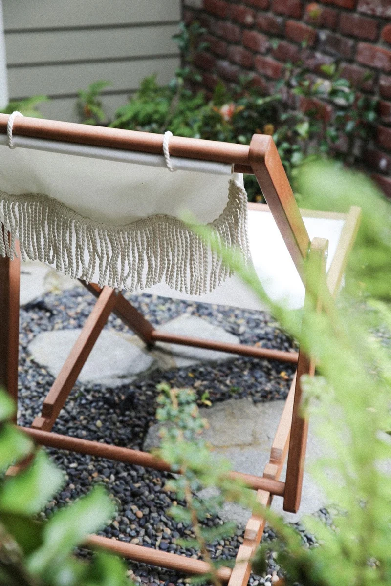 Chaise longue de jardin en tissu blanc Antique The Sling Chair - Business & Pleasure