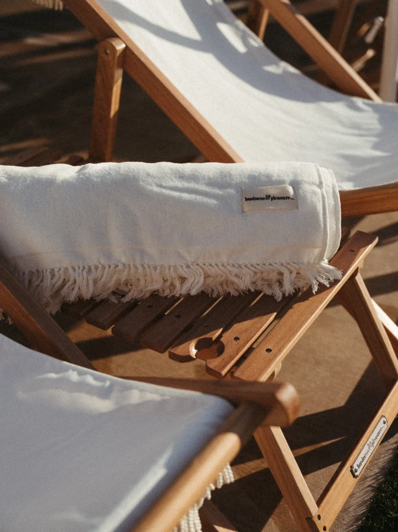 Chaise longue de jardin en tissu blanc Antique The Sling Chair - Business & Pleasure