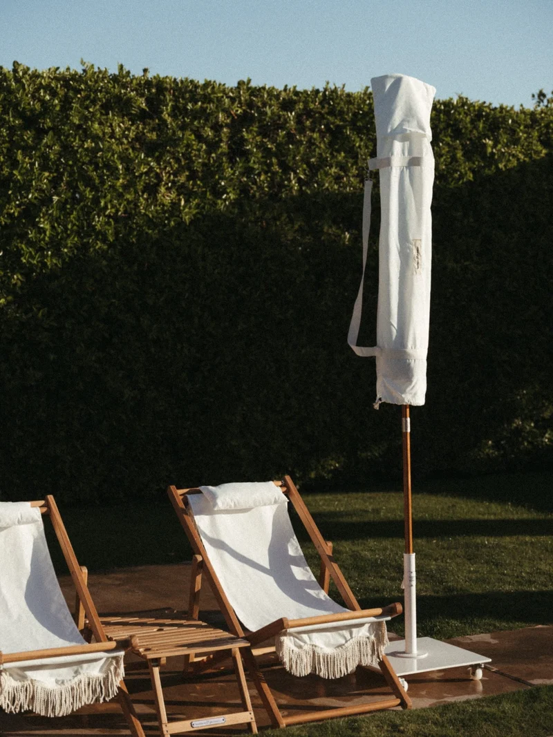 Chaise longue de jardin en tissu blanc Antique The Sling Chair - Business & Pleasure