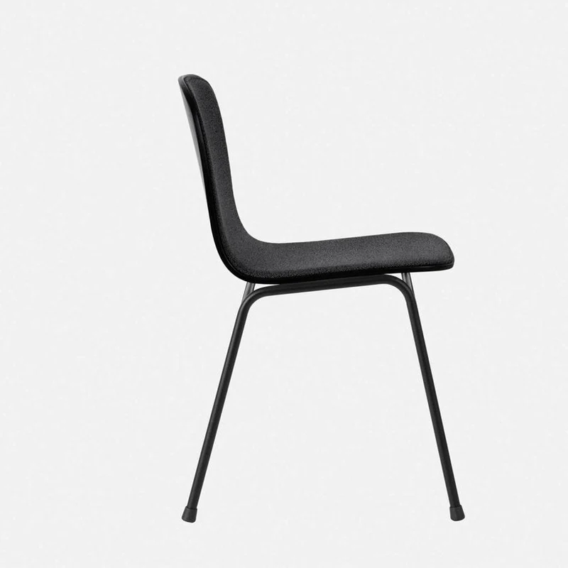 Chaise en tissu noir et cadre noir Touchwood - Hem