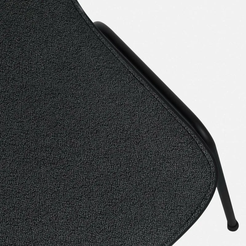 Chaise en tissu noir et cadre noir Touchwood - Hem