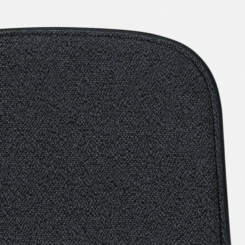Chaise en tissu noir et cadre noir Touchwood - Hem