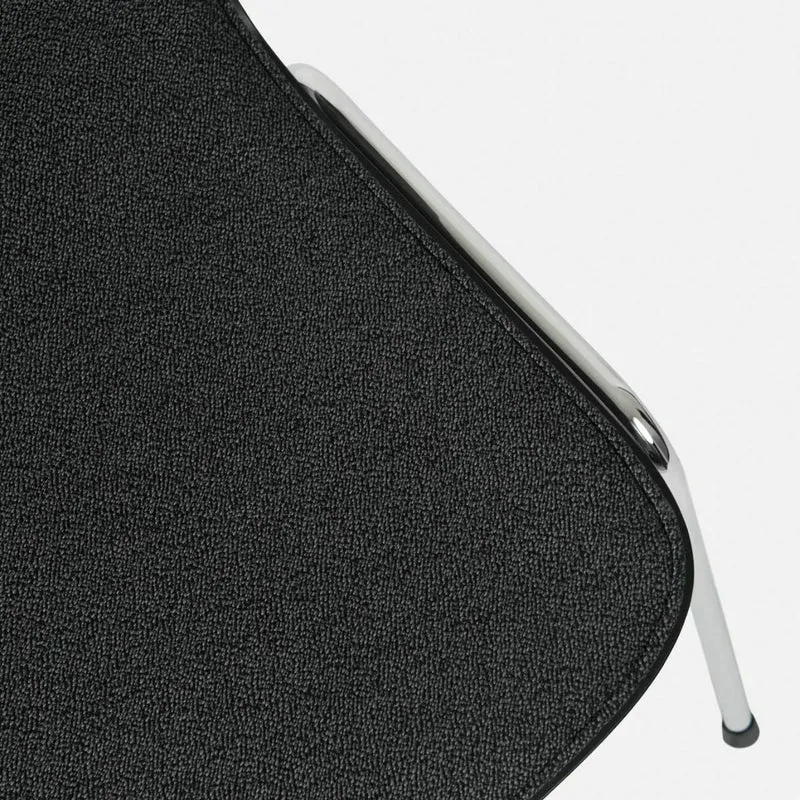 Chaise en tissu noir et cadre argenté Touchwood - Hem