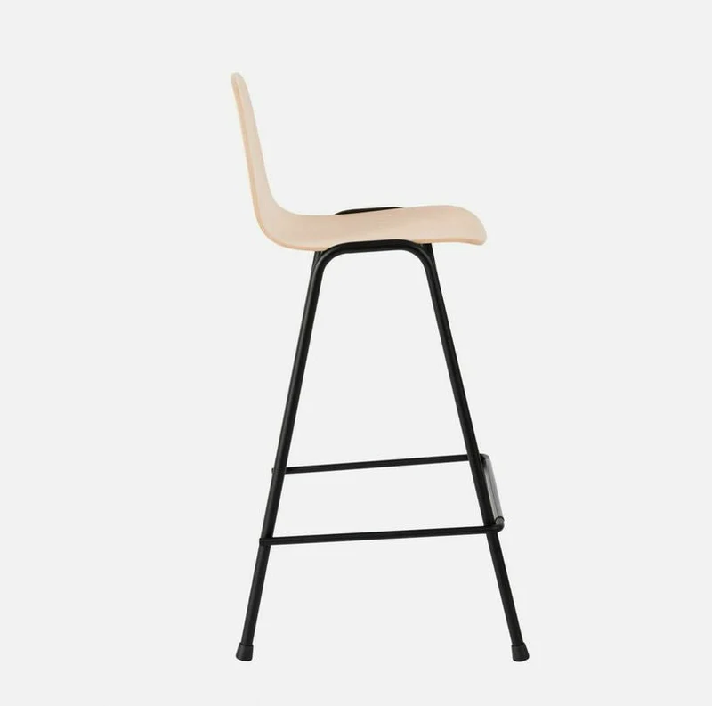Chaise de bar 65 cm en bois naturel et cadre noir Touchwood - Hem