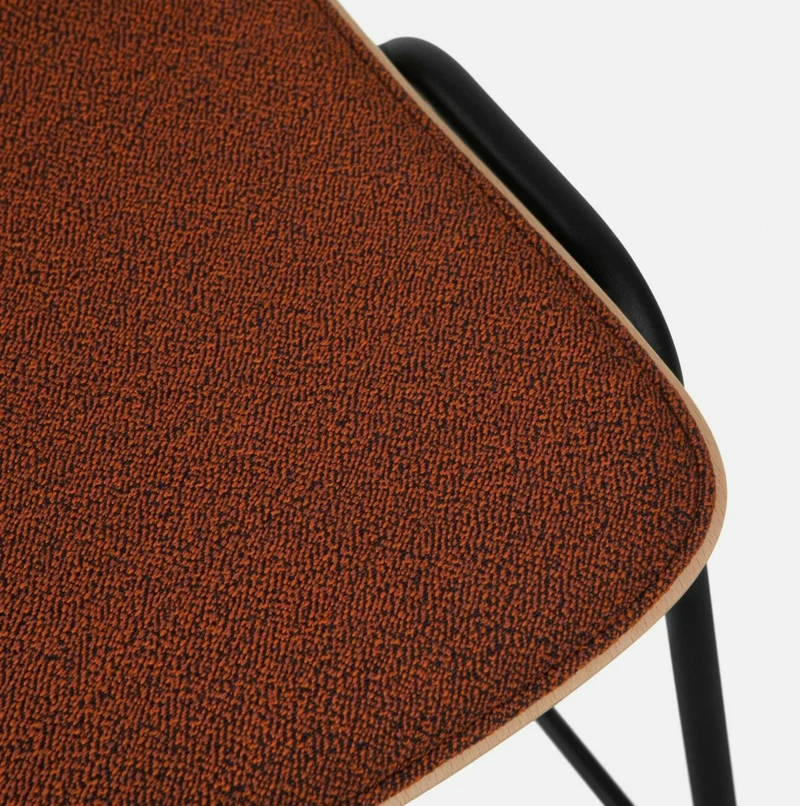 Chaise de bar 65 cm en tissu rouge et cadre noir Touchwood - Hem