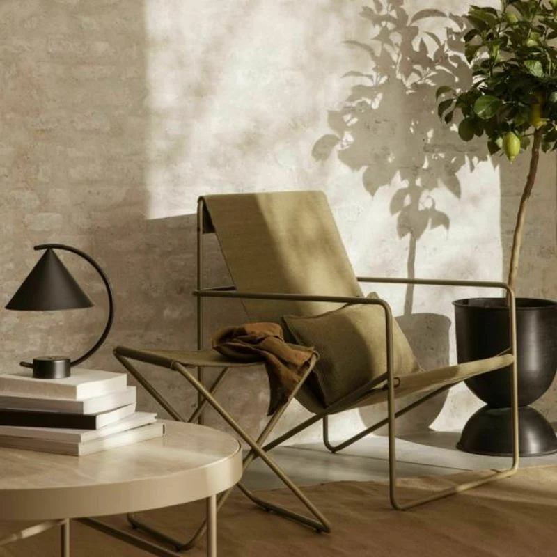 Chaise d'extérieur vert en métal vert Desert - Ferm Living