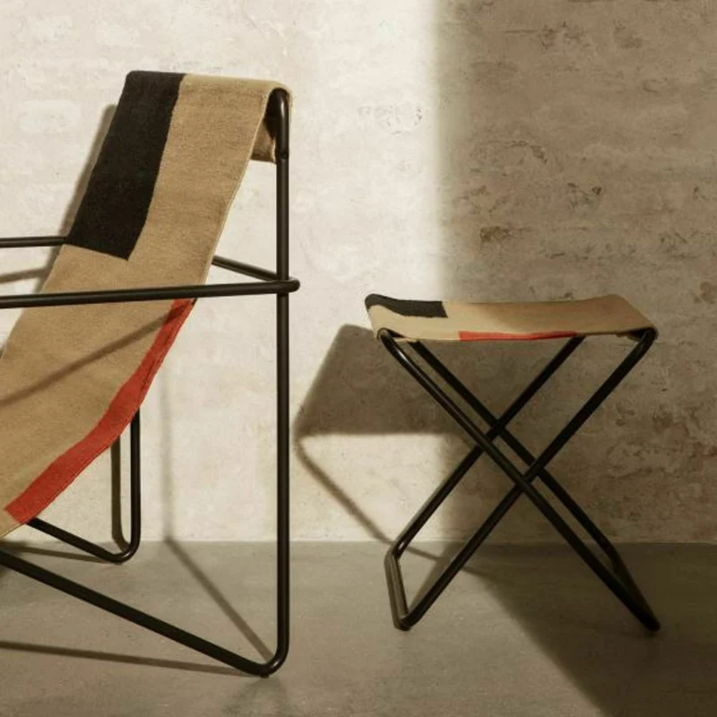 Fauteuil en métal noir et tissu recyclé à bloc 63 x 77 cm Desert - Ferm Living