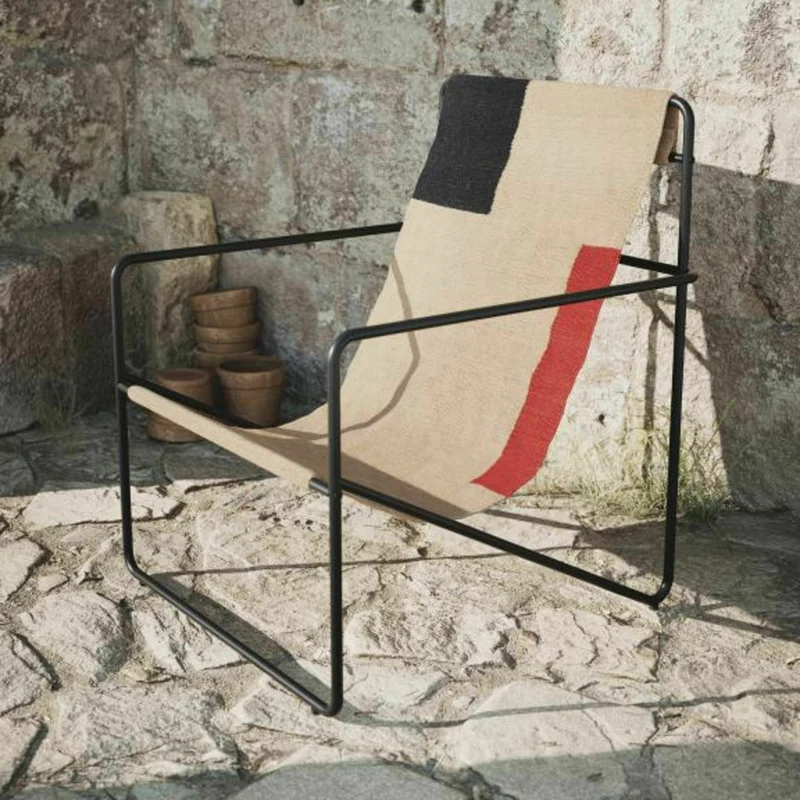 Fauteuil en métal noir et tissu recyclé à bloc 63 x 77 cm Desert - Ferm Living