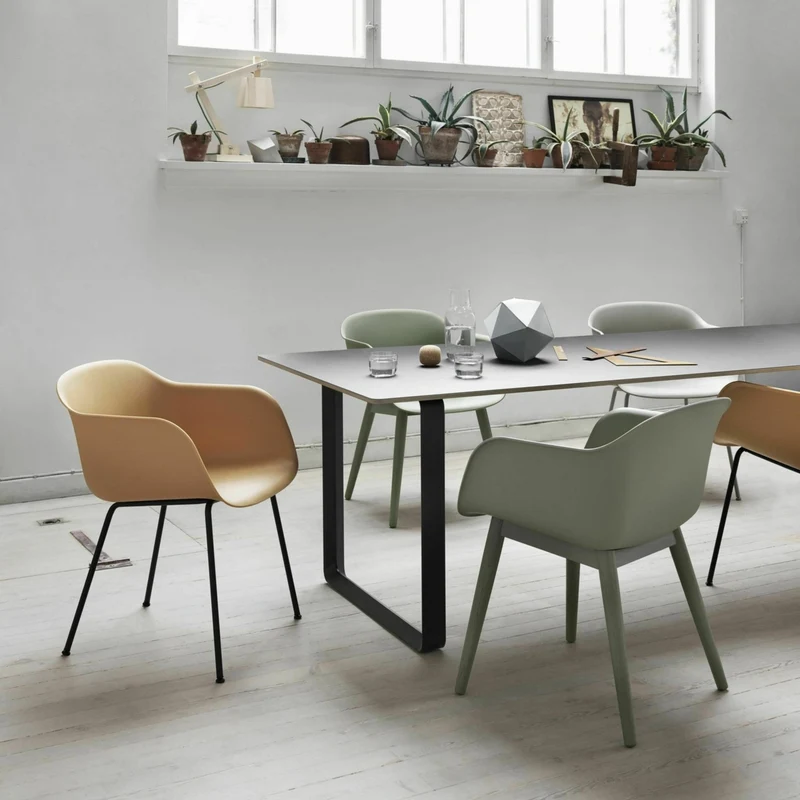 Chaise ochre piétement en chêne marron Fiber - Muuto