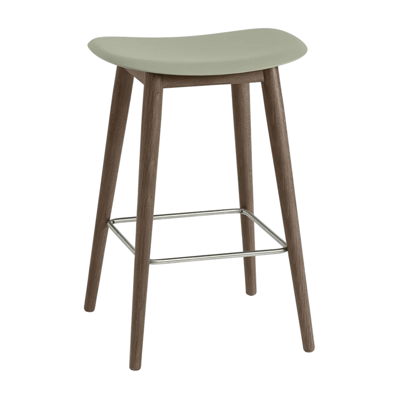 Tabouret de bar 65cm vert pâle piétement en chêne marron Fiber - Muuto