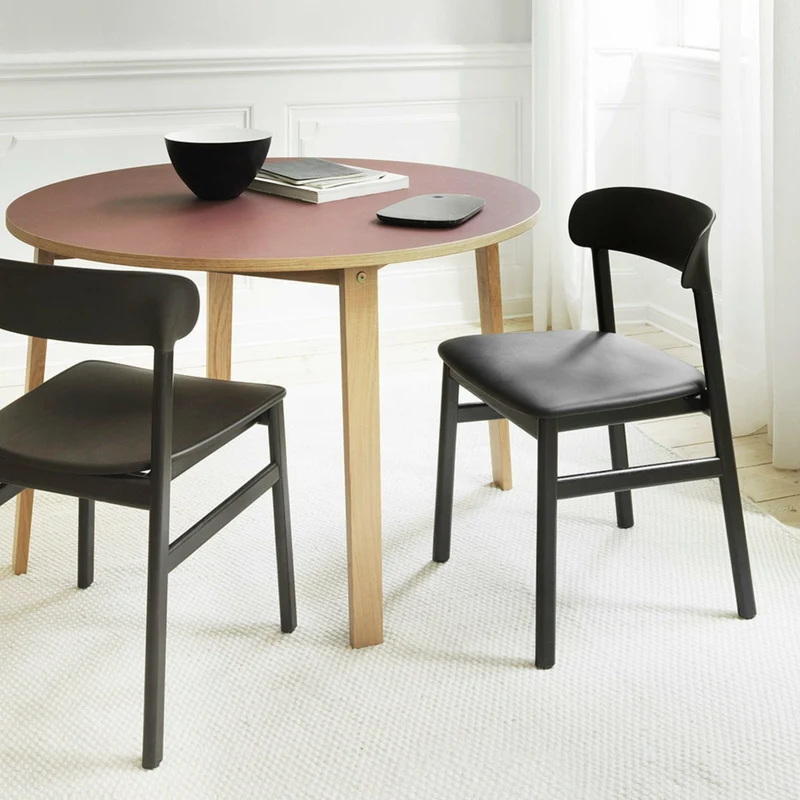 Chaise en chêne noir et polypropylène noir Herit noir - Normann Copenhagen