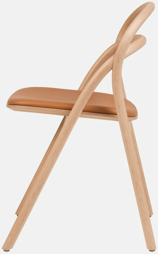 Chaise en bois naturel et assise en cuir marron Udon - Hem