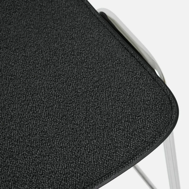 Chaise de bar 65 cm en tissu noir et cadre argenté Touchwood - Hem