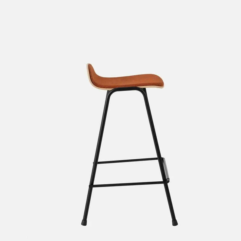 Tabouret de bar 65 cm en tissu rouge et cadre noir Touchwood - Hem