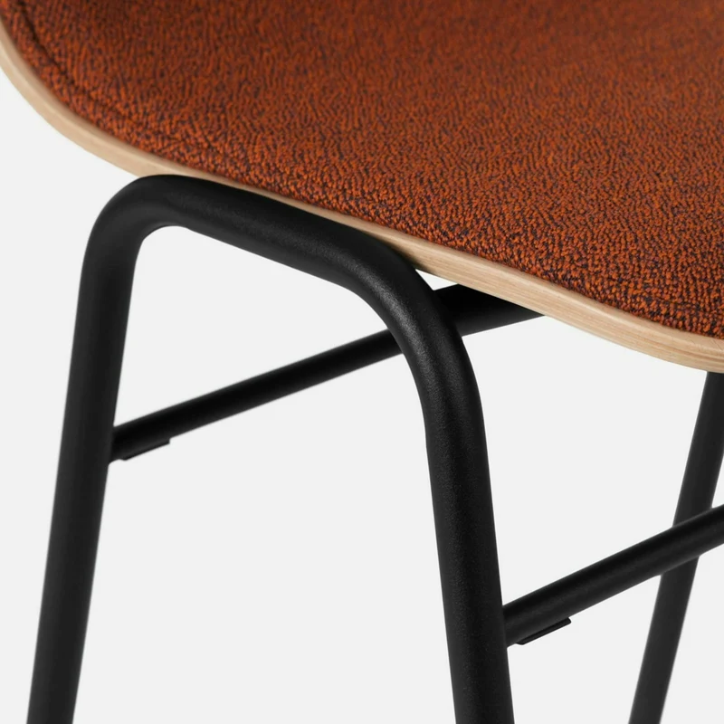 Tabouret de bar 65 cm en tissu rouge et cadre noir Touchwood - Hem