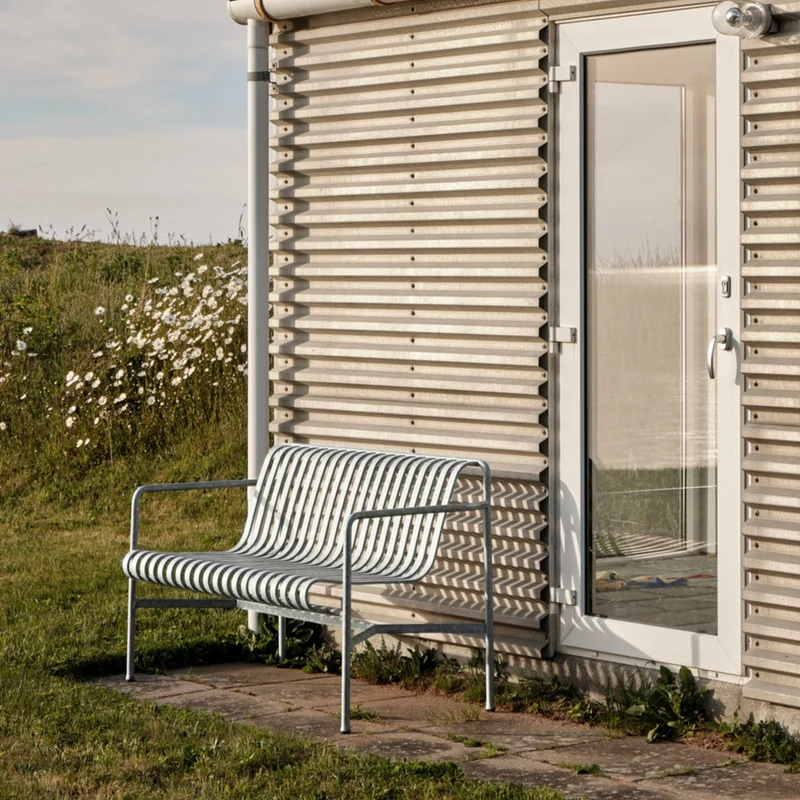 Banc de jardin avec accoudoirs en métal gris galvanisé Palissade - HAY