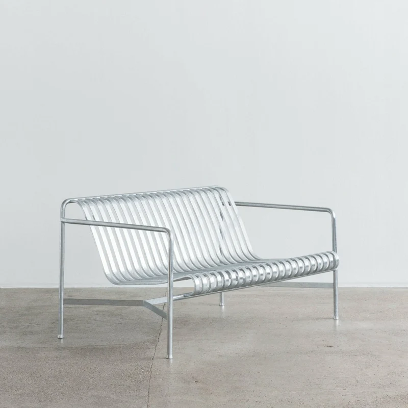 Banc de jardin avec accoudoirs en métal gris galvanisé Palissade - HAY