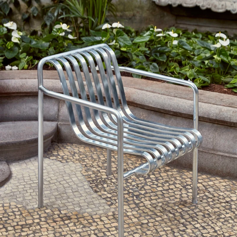 Fauteuil de jardin avec accoudoir en métal gris galvanisé Palissade - HAY