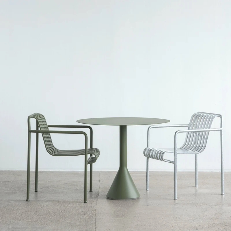 Fauteuil de jardin avec accoudoir en métal gris galvanisé Palissade - HAY