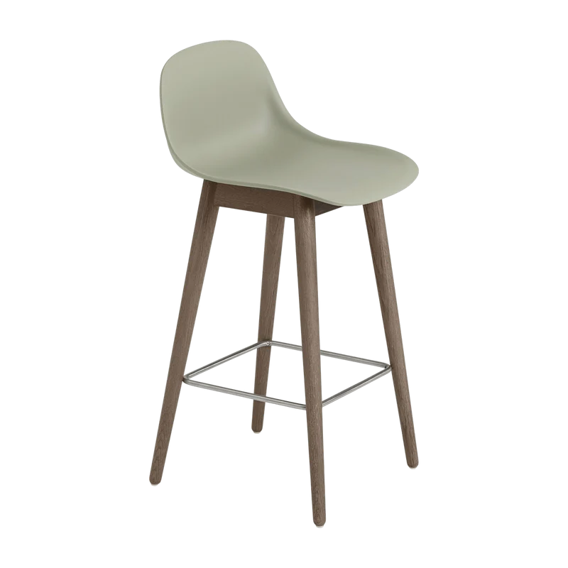 Chaise de bar 65 cm vert pâle piétement en chêne marron Fiber - Muuto